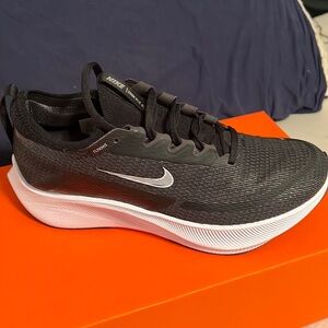 Nike women's Zoom Fly 4